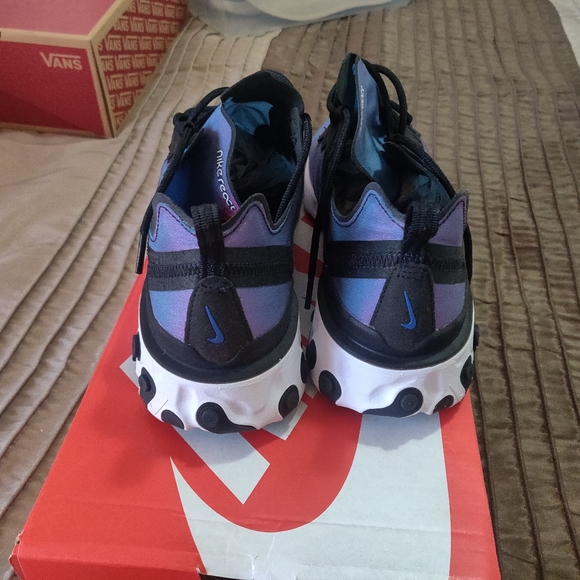 Nikes - Picture 4 of 7